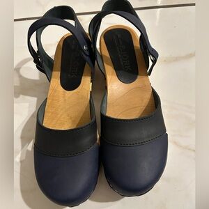 Bjork swedish comfort women's 39 wooden navy/black mules clogs